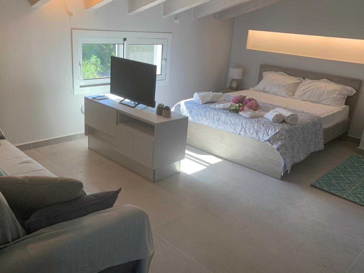 Terpsichore Boutique Bright New Sofita Studios And Appartment Dassia  Exterior foto
